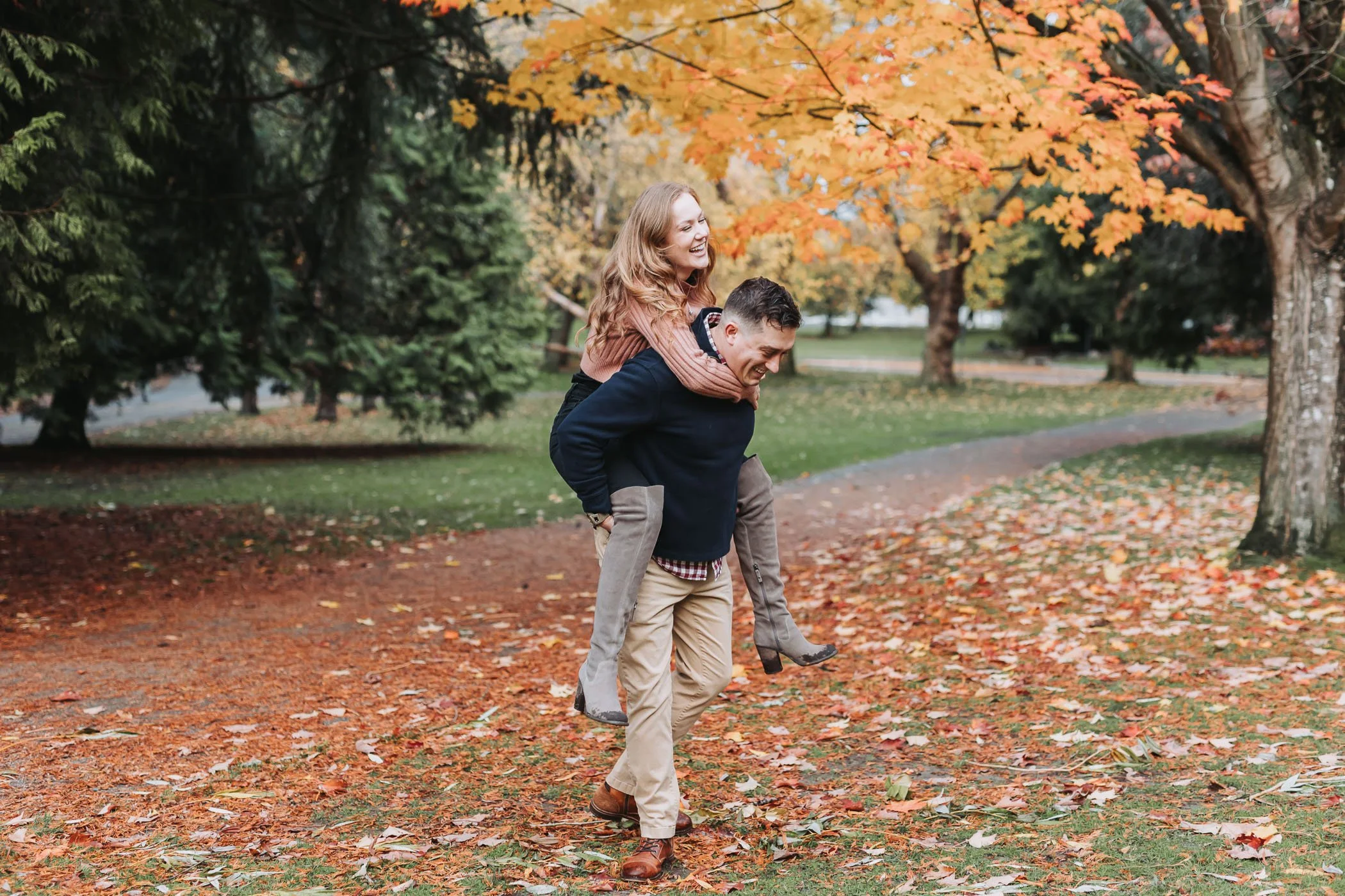 Couple engagement photoshoot at Greenlake Park in Seattle, WA