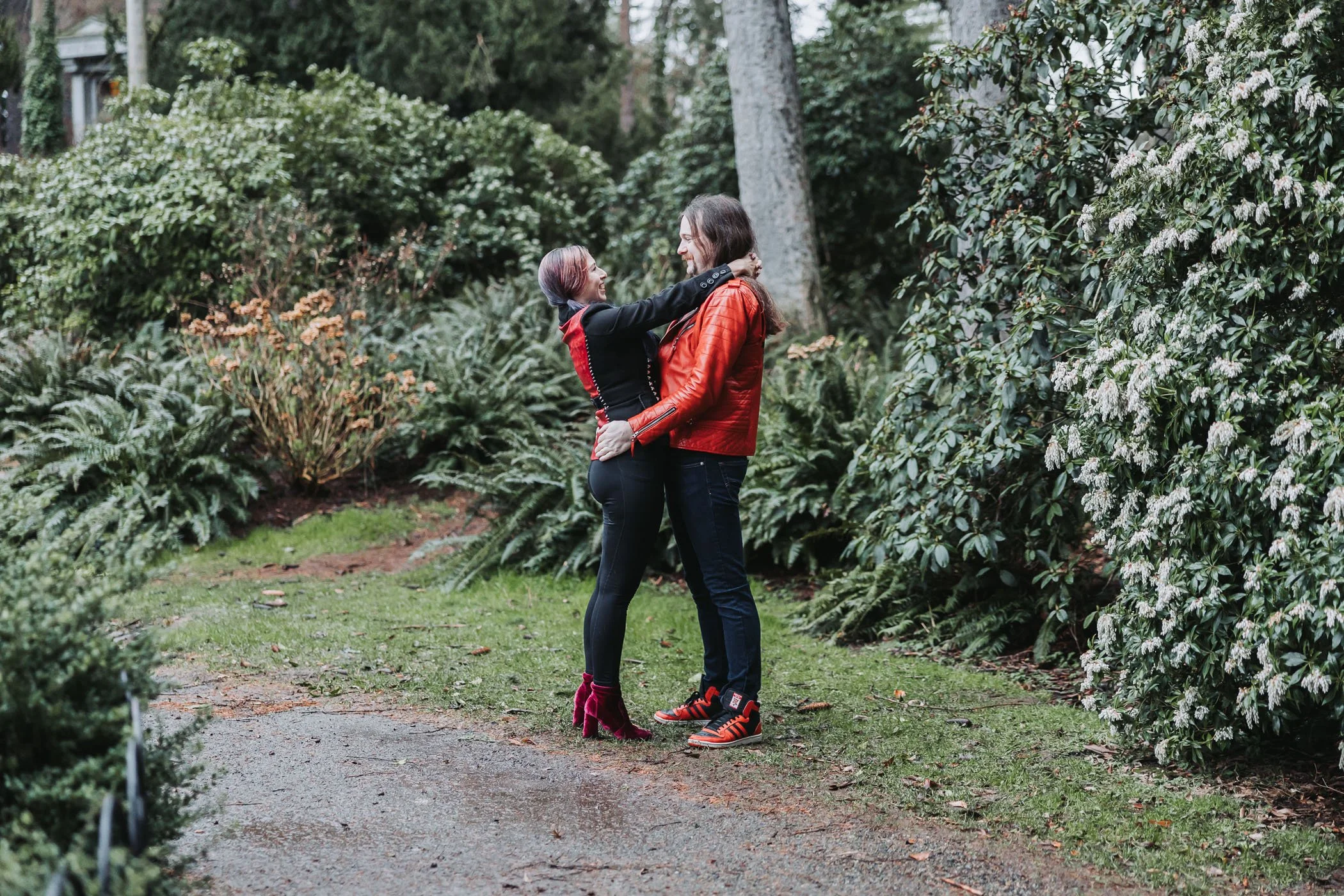 Couple engagement photoshoot at Volunteer Park in Seattle, WA