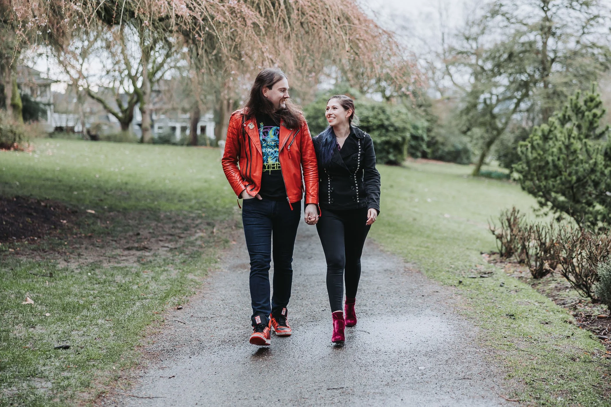 Couple engagement photoshoot at Volunteer Park in Seattle, WA